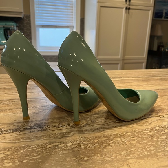 Suzy Shier Size 10 stiletto - Picture 3 of 6